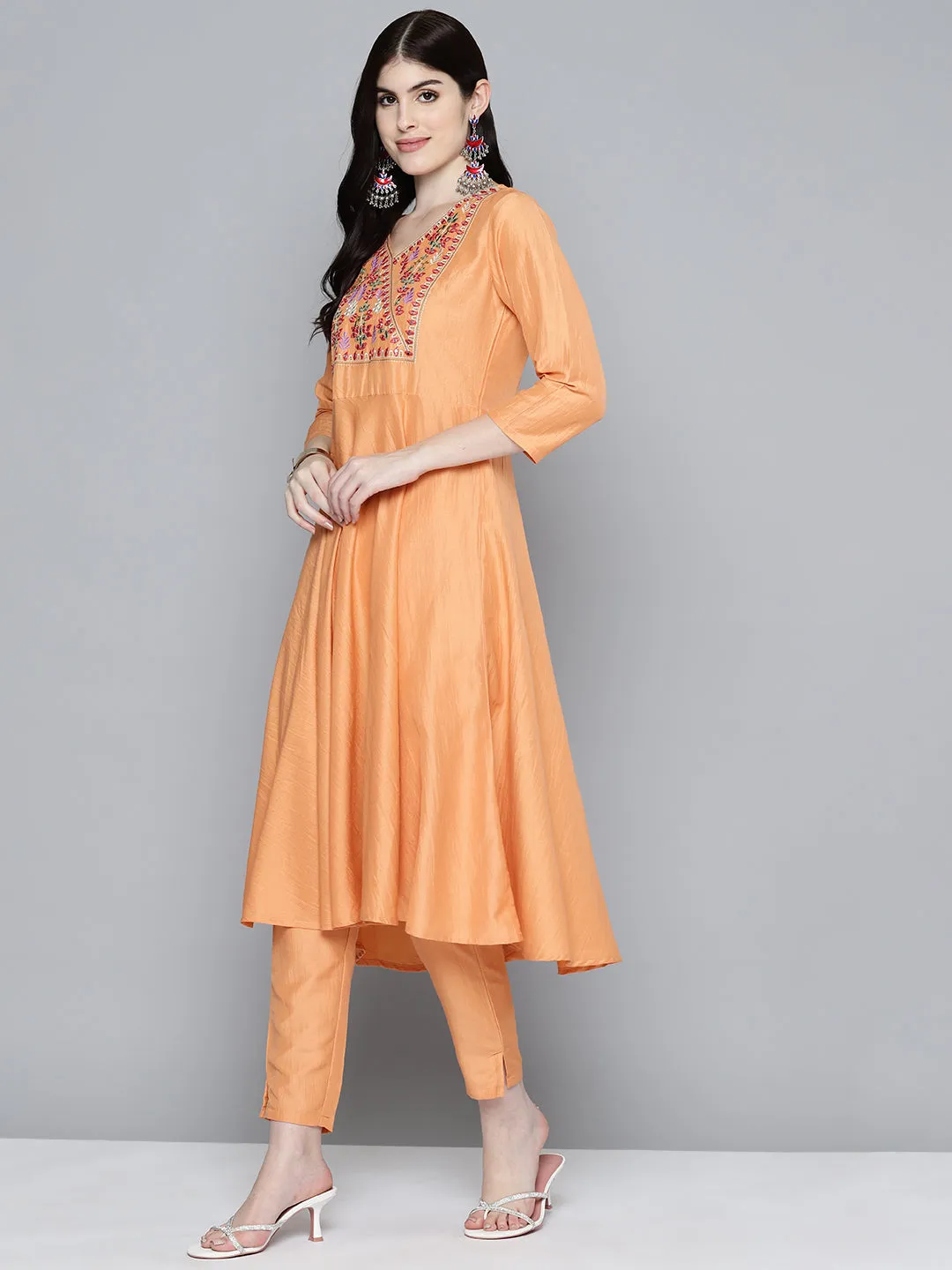 Women Embroidered Thread Work Kurta & Trousers With Dupatta